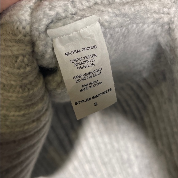 NEUTRAL GROUND WOMENS LIGHT GRAY V NECK COLLARED SWEATER SMALL - Picture 5 of 6